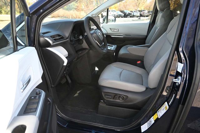 2025 Toyota Sienna XLE AWD 7-Passenger - 22945228 - 12