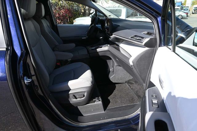 2025 Toyota Sienna XLE AWD 7-Passenger - 22945228 - 14