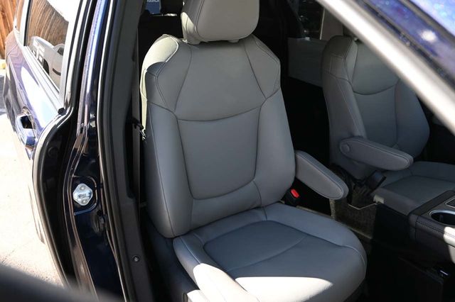 2025 Toyota Sienna XLE AWD 7-Passenger - 22945228 - 15