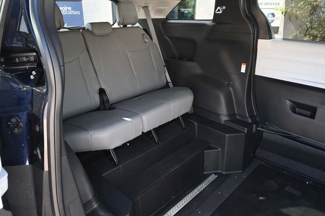 2025 Toyota Sienna XLE AWD 7-Passenger - 22945228 - 17