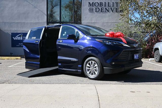 2025 Toyota Sienna XLE AWD 7-Passenger - 22945228 - 1