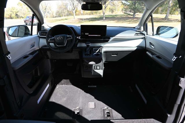 2025 Toyota Sienna XLE AWD 7-Passenger - 22945228 - 20