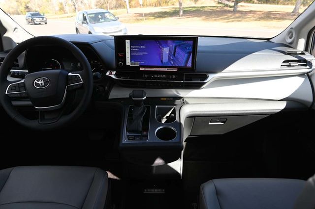 2025 Toyota Sienna XLE AWD 7-Passenger - 22945228 - 21