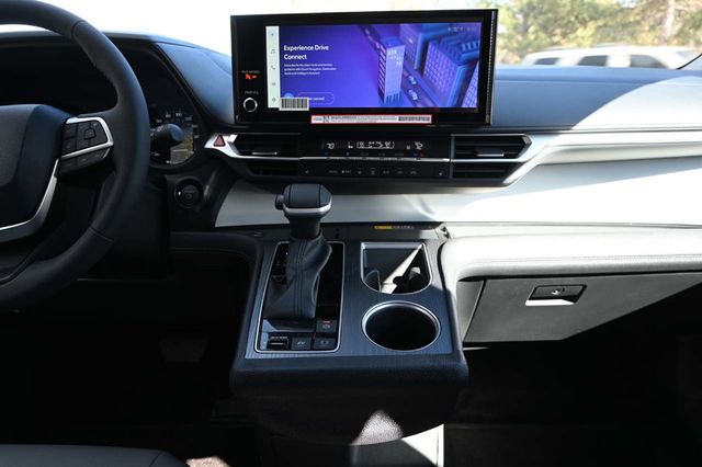 2025 Toyota Sienna XLE AWD 7-Passenger - 22945228 - 22