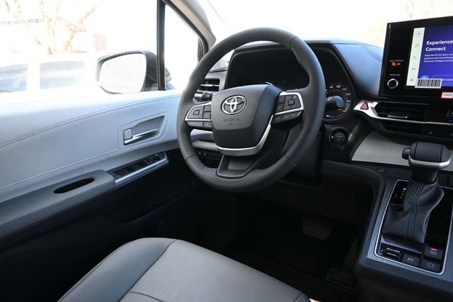 2025 Toyota Sienna XLE AWD 7-Passenger - 22945228 - 23
