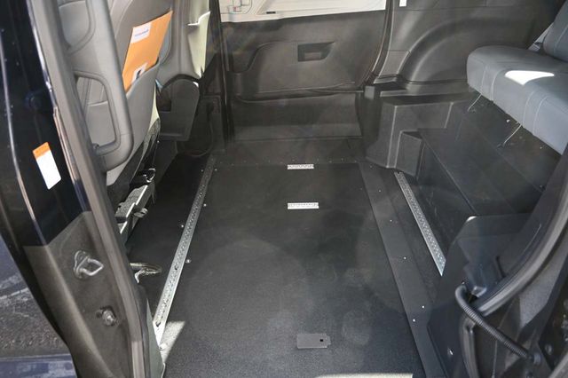 2025 Toyota Sienna XLE AWD 7-Passenger - 22945228 - 26