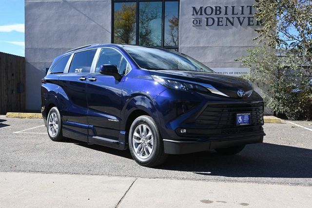 2025 Toyota Sienna XLE AWD 7-Passenger - 22945228 - 2