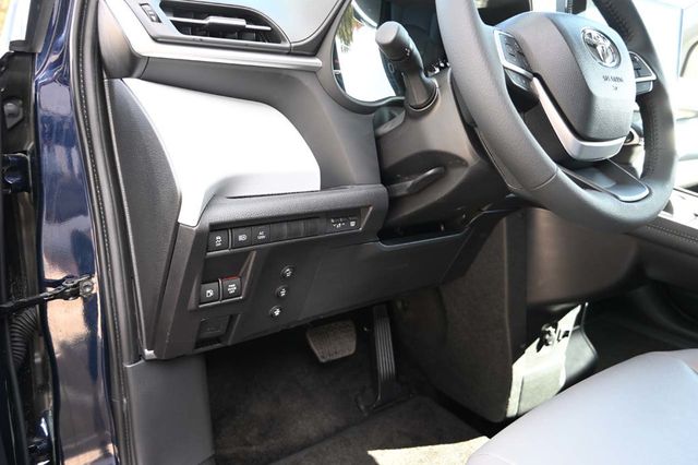 2025 Toyota Sienna XLE AWD 7-Passenger - 22945228 - 29