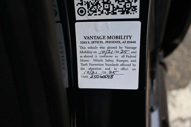 2025 Toyota Sienna XLE AWD 7-Passenger - 22945228 - 33