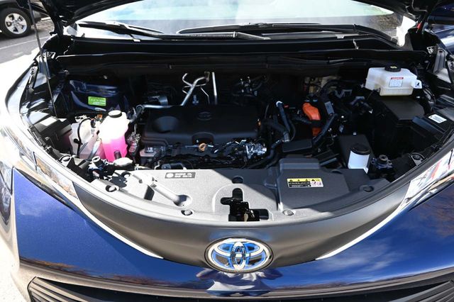 2025 Toyota Sienna XLE AWD 7-Passenger - 22945228 - 34