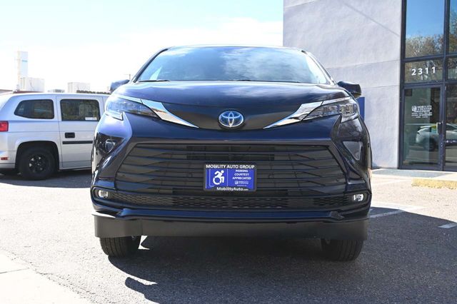 2025 Toyota Sienna XLE AWD 7-Passenger - 22945228 - 3