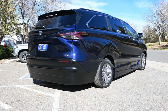 2025 Toyota Sienna XLE AWD 7-Passenger - 22945228 - 5