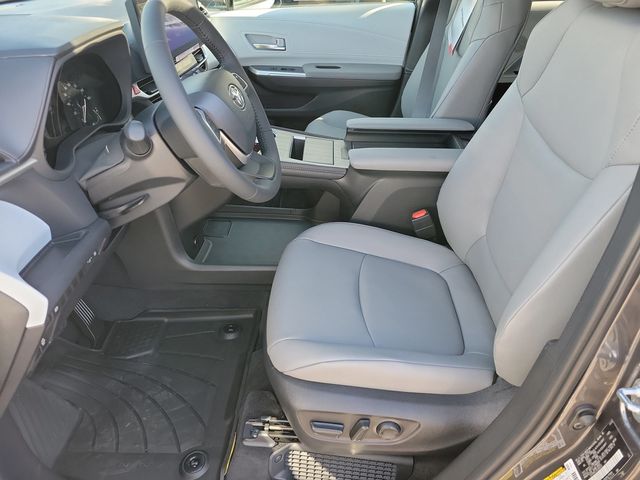 2025 Toyota Sienna XLE FWD 8-Passenger - 22950475 - 3