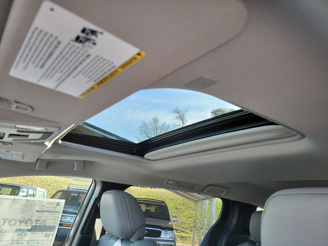 2025 Toyota Sienna XLE FWD 8-Passenger - 22950475 - 5