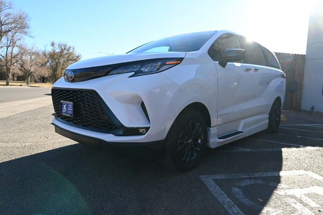 2025 Toyota Sienna XSE AWD 7-Passenger - 22951135 - 9