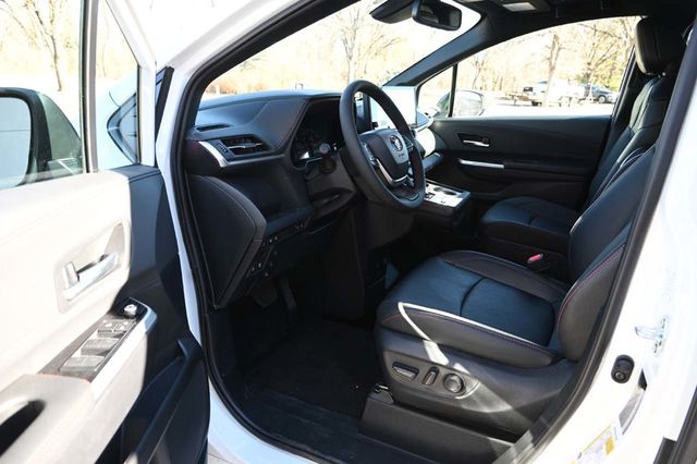 2025 Toyota Sienna XSE AWD 7-Passenger - 22951135 - 12