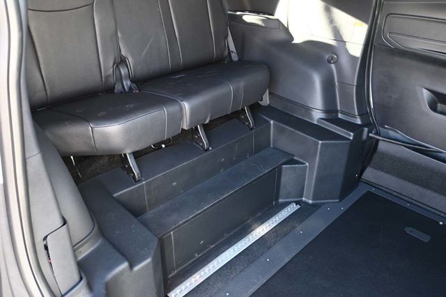 2025 Toyota Sienna XSE AWD 7-Passenger - 22951135 - 17