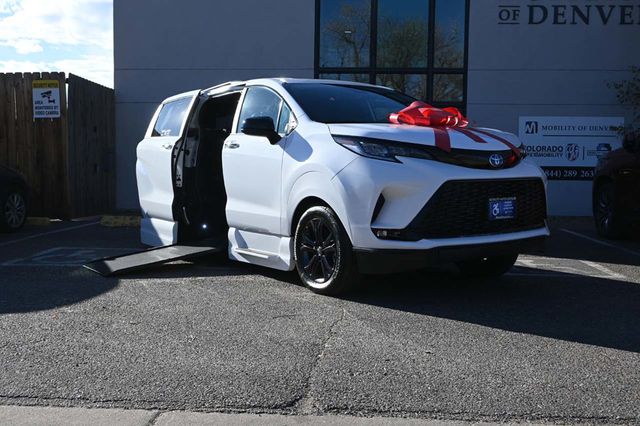 2025 Toyota Sienna XSE AWD 7-Passenger - 22951135 - 1