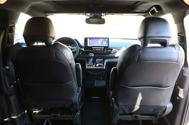2025 Toyota Sienna XSE AWD 7-Passenger - 22951135 - 19