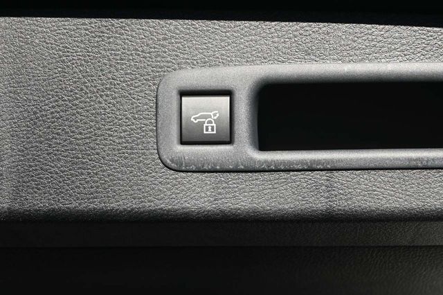 2025 Toyota Sienna XSE AWD 7-Passenger - 22951135 - 25