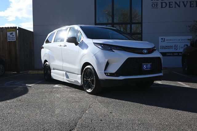 2025 Toyota Sienna XSE AWD 7-Passenger - 22951135 - 2