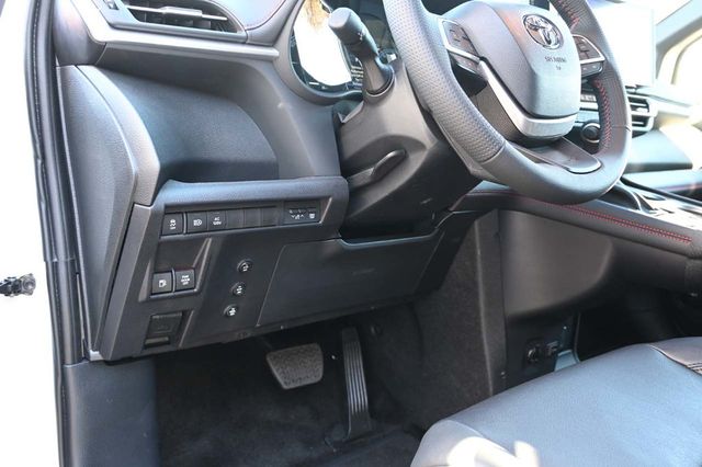 2025 Toyota Sienna XSE AWD 7-Passenger - 22951135 - 29