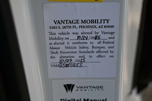 2025 Toyota Sienna XSE AWD 7-Passenger - 22951135 - 33