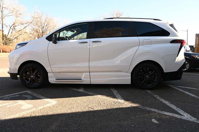 2025 Toyota Sienna XSE AWD 7-Passenger - 22951135 - 8