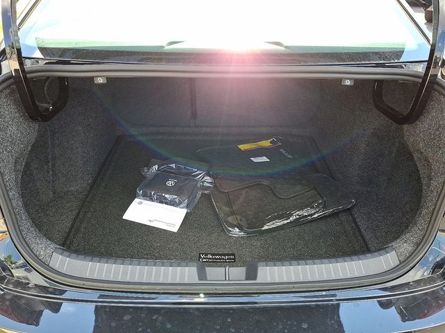 2025 Volkswagen Jetta SE Automatic - 22897156 - 19