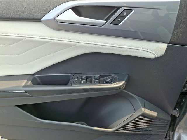 2025 Volkswagen Taos SEL 4MOTION - 22892295 - 10