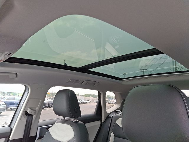 2025 Volkswagen Taos SEL 4MOTION - 22892295 - 12