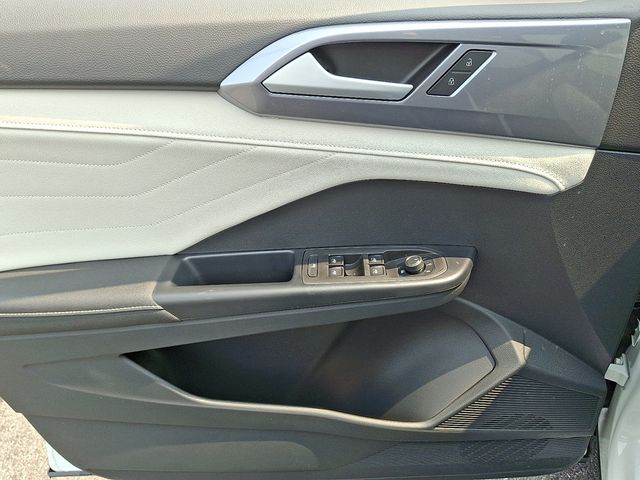 2025 Volkswagen Taos SEL 4MOTION - 22892301 - 10