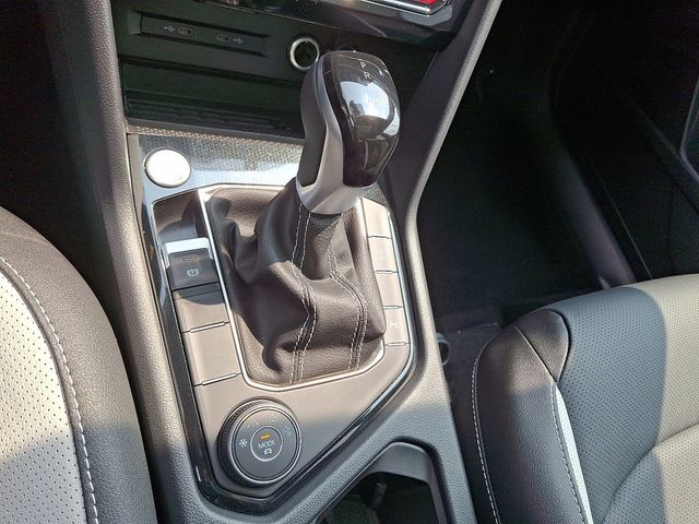 2025 Volkswagen Taos SEL 4MOTION - 22892301 - 13