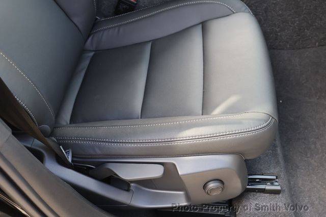 2025 Volvo XC40 B5 AWD Core Bright Theme - 22765745 - 14