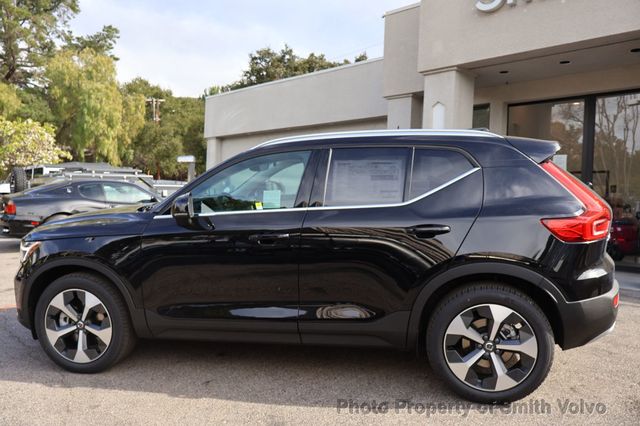 2025 Volvo XC40 B5 AWD Core Bright Theme - 22765745 - 1