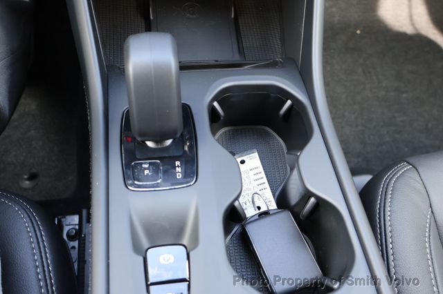 2025 Volvo XC40 B5 AWD Core Bright Theme - 22765745 - 19