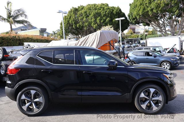 2025 Volvo XC40 B5 AWD Core Bright Theme - 22765745 - 5