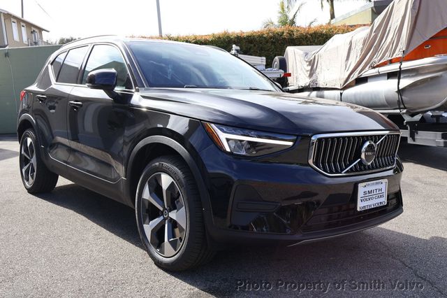 2025 Volvo XC40 B5 AWD Core Bright Theme - 22765745 - 6
