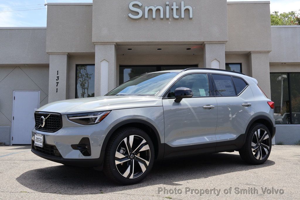 2025 Volvo XC40 B5 AWD Plus Dark Theme - 22849221 | Video 1