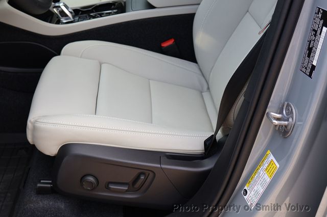 2025 Volvo XC40 B5 AWD Plus Dark Theme - 22849221 - 8