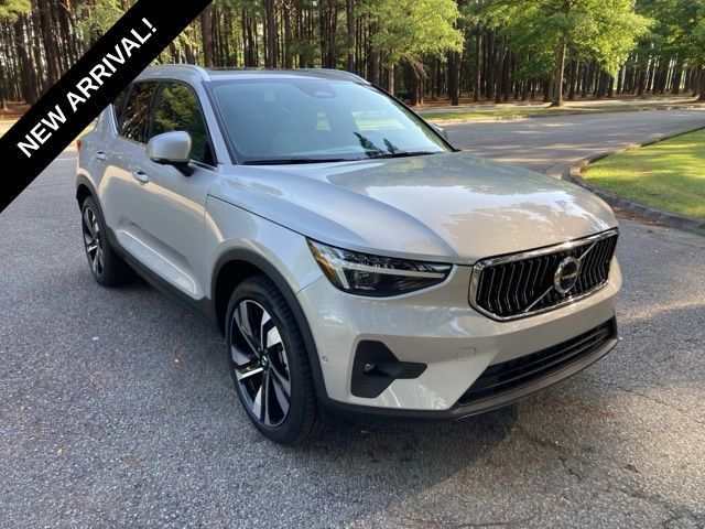 2025 Volvo XC40 B5 AWD Ultra Bright Theme - 22841028 | Video 1