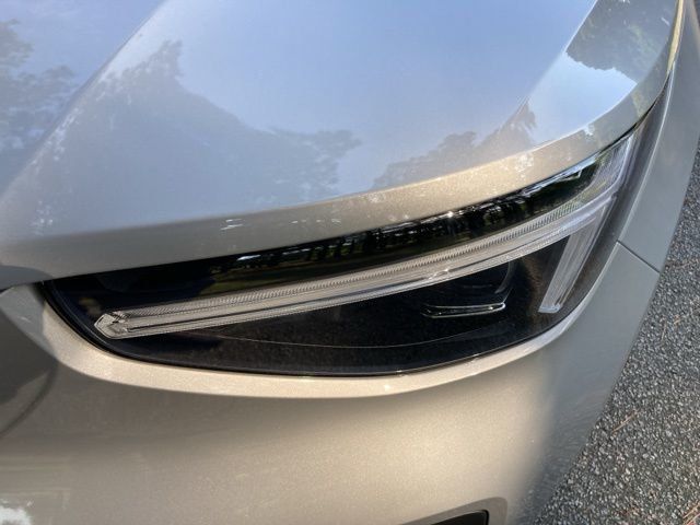 2025 Volvo XC40 B5 AWD Ultra Bright Theme - 22841028 - 9