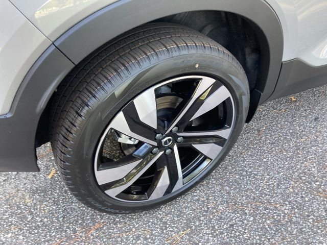 2025 Volvo XC40 B5 AWD Ultra Bright Theme - 22841028 - 14