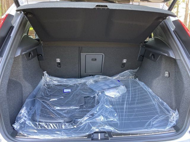 2025 Volvo XC40 B5 AWD Ultra Bright Theme - 22841028 - 16