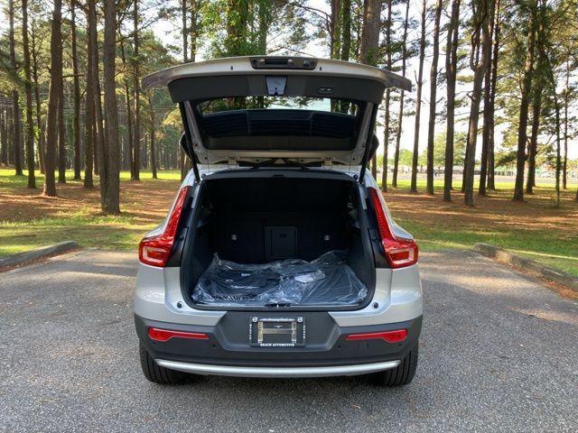 2025 Volvo XC40 B5 AWD Ultra Bright Theme - 22841028 - 17