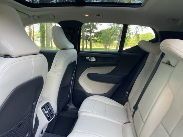 2025 Volvo XC40 B5 AWD Ultra Bright Theme - 22841028 - 21