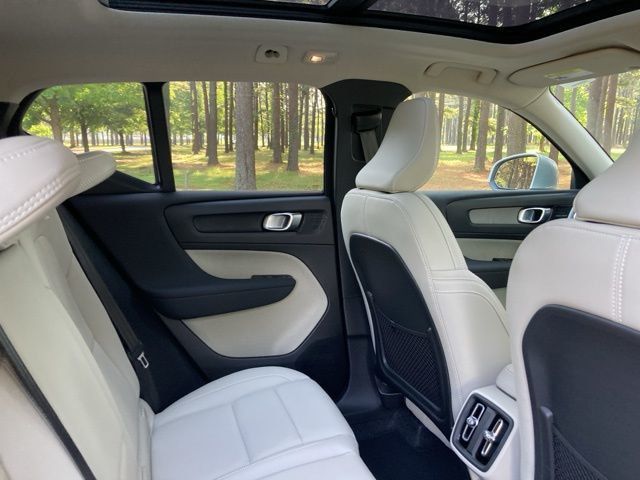 2025 Volvo XC40 B5 AWD Ultra Bright Theme - 22841028 - 23