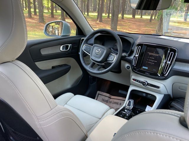 2025 Volvo XC40 B5 AWD Ultra Bright Theme - 22841028 - 24