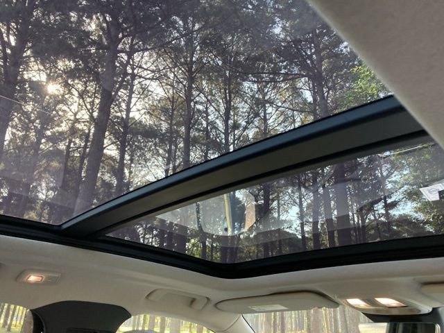 2025 Volvo XC40 B5 AWD Ultra Bright Theme - 22841028 - 25