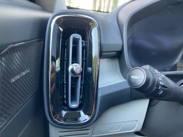 2025 Volvo XC40 B5 AWD Ultra Bright Theme - 22841028 - 26